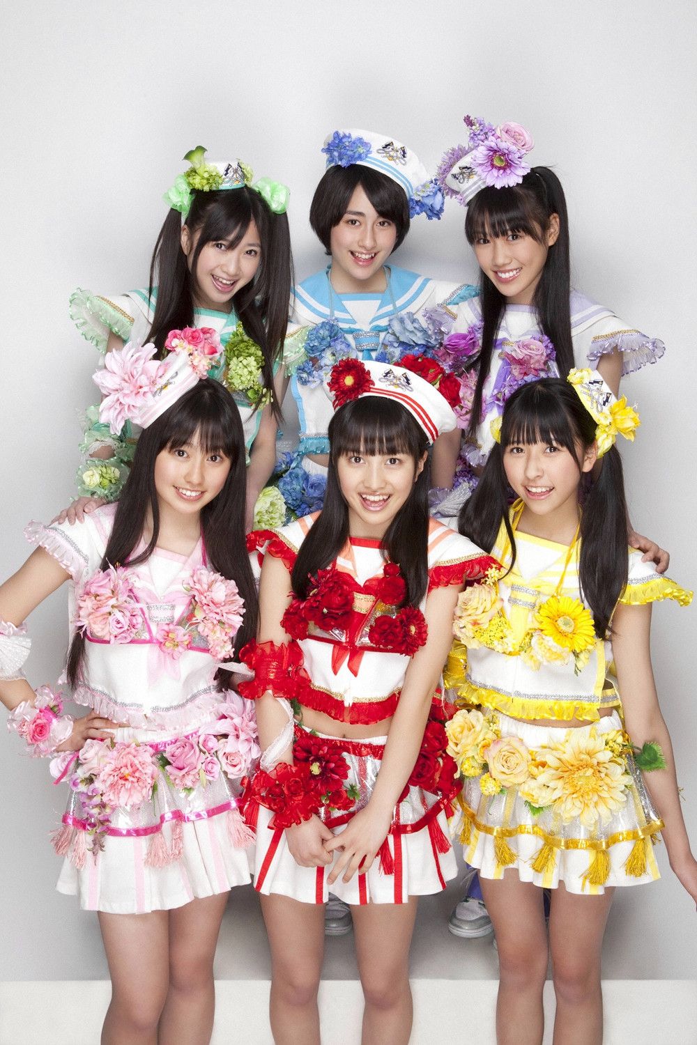 Япония групповое. Группа Momoiro Clover z. Группа Momoiro Clover z 2008. Momoiro Clover z участницы. Японские девочки групповое.