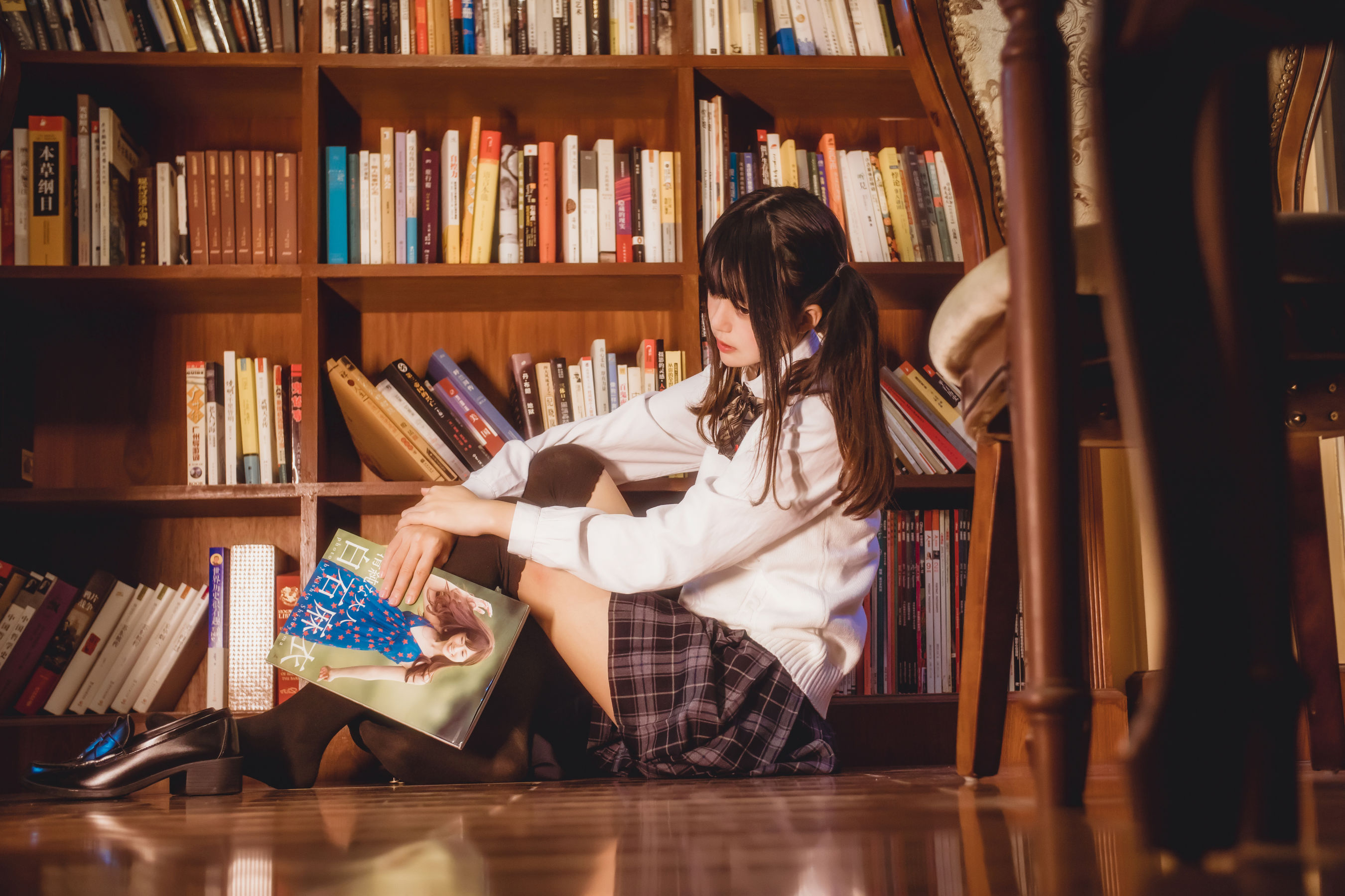 Girls school 4. Азиатский школьницы 4 класс с книжкой на руках фото. Lori Chikuni Chilla Chichtilla of Lori girl indispensable in.