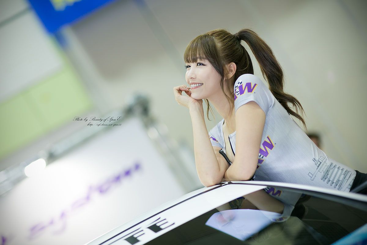 Ли авто модели. Auto Salon girls korean car model.