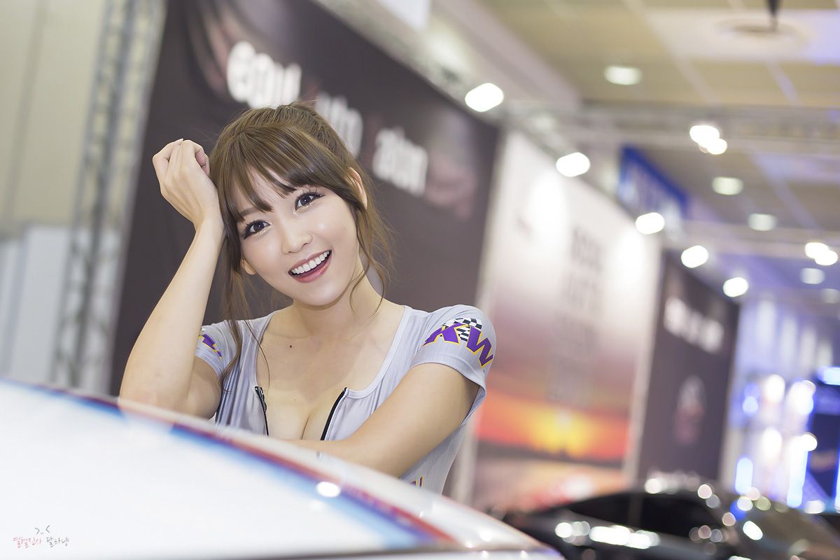 Ли авто модели. Li машина. Auto Salon girls korean car model.