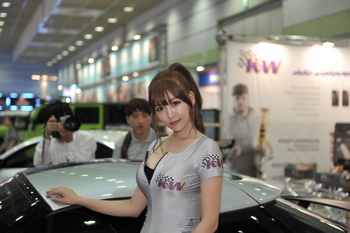 Ли авто модели. Авто li7. Ли авто. Ли автомашины. Auto Salon girls korean car model.