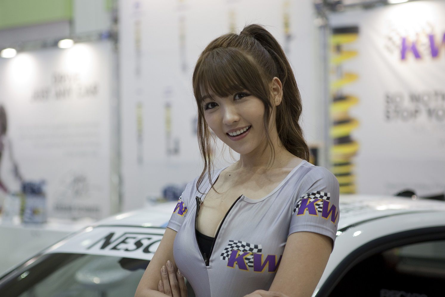 Ли авто модели. UMC Motor show 18+японки. Auto Salon girls korean car model. Ли автомашины.